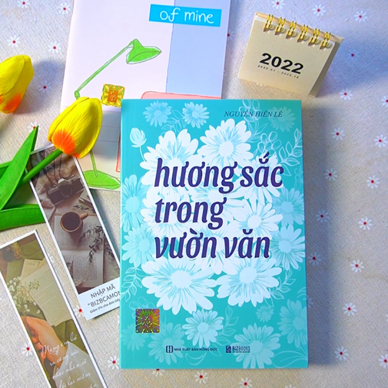 Sách - Hương sắc trong vườn văn