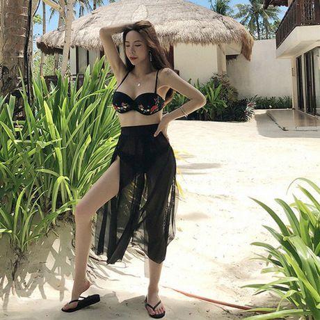 Bikini cúp ngực thêu hoa cao cấp (kèm chân váy ren set 3 món)