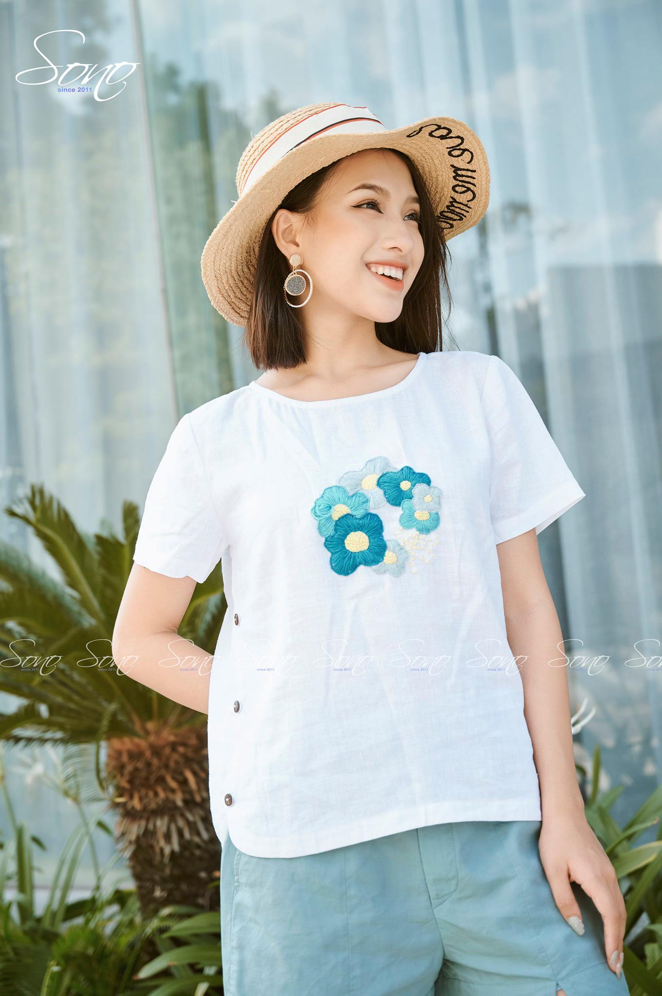 Áo hoa thêu ngực