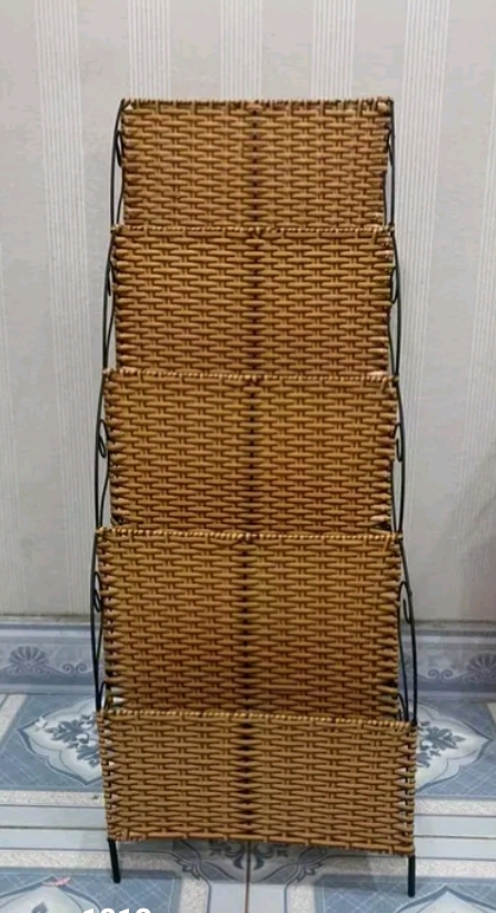 [HCM]Kệ để báo 4 tầng bằng mây