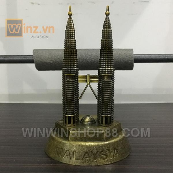 [HCM]Mô hình tháp đôi Petronas cao 18.5 cm (màu vàng rêu)