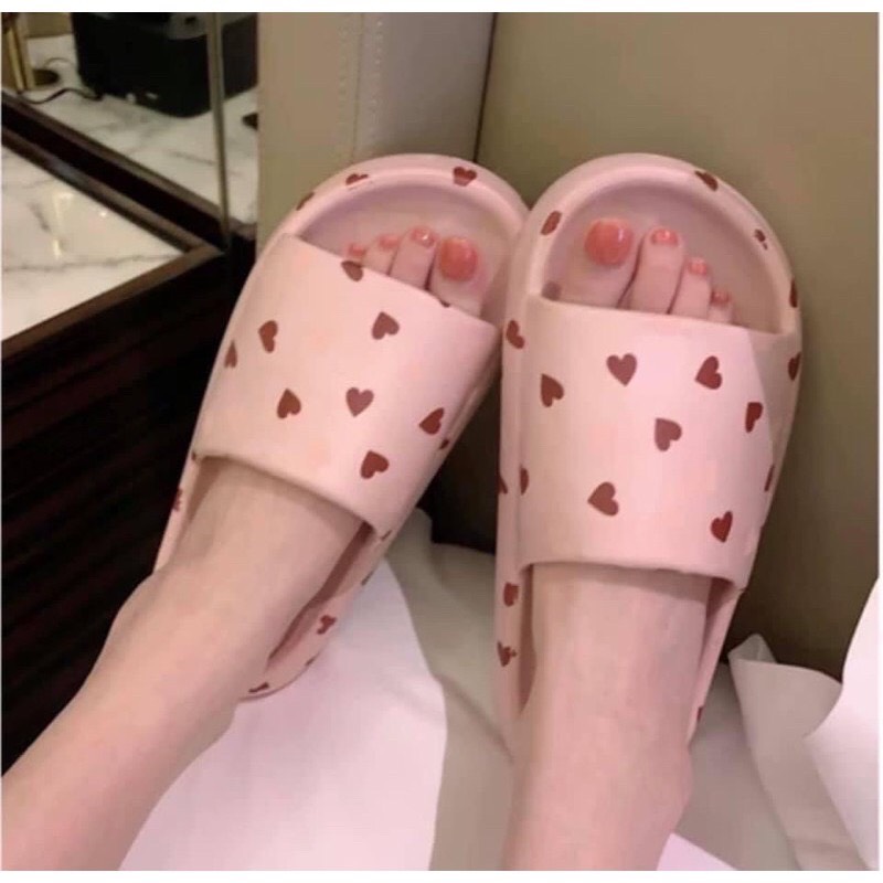 Dép bánh mỳ hình trái tim
