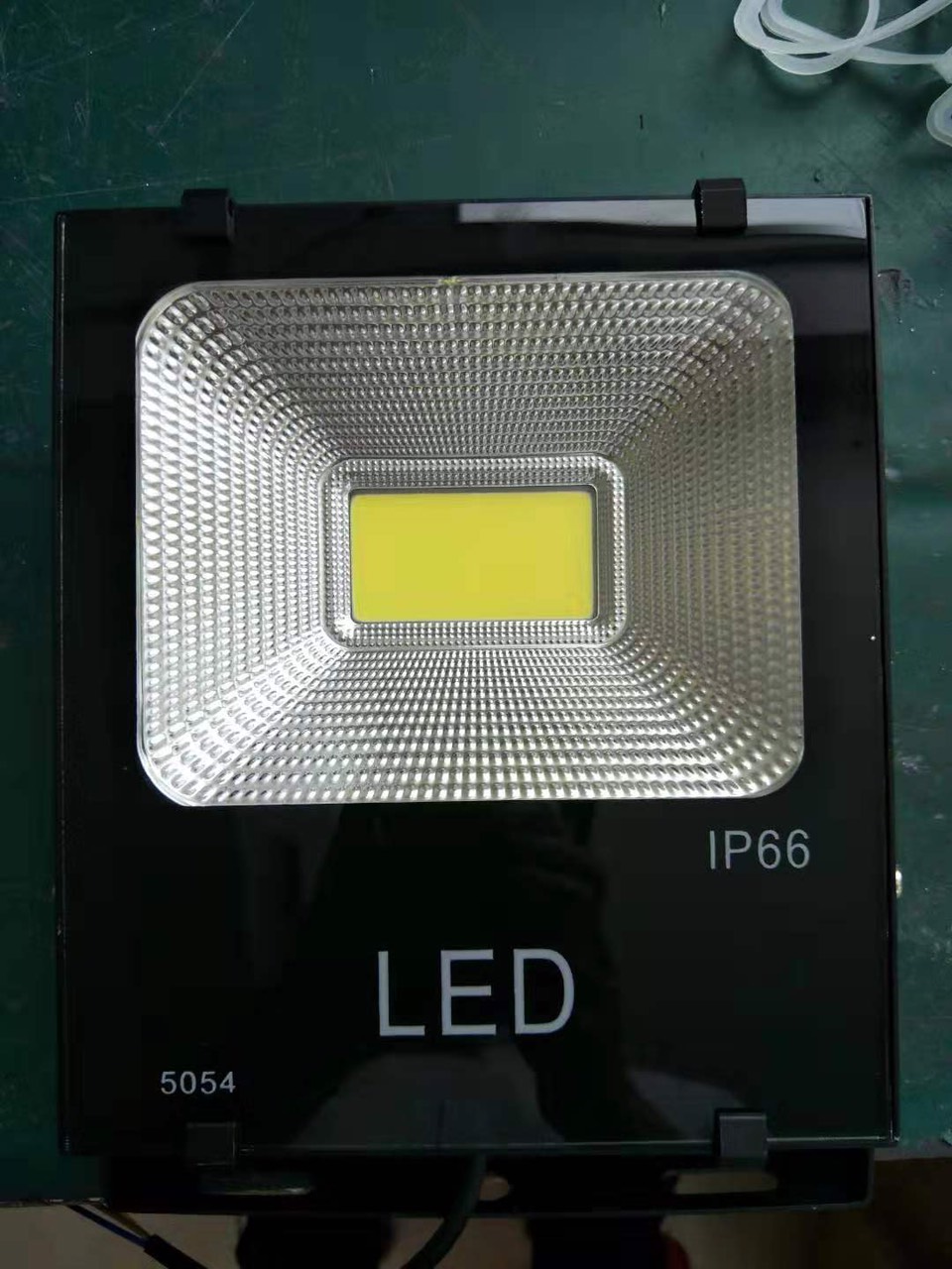 Đèn pha LED 50W chip COB hắt biển quảng cáo ngoài trời