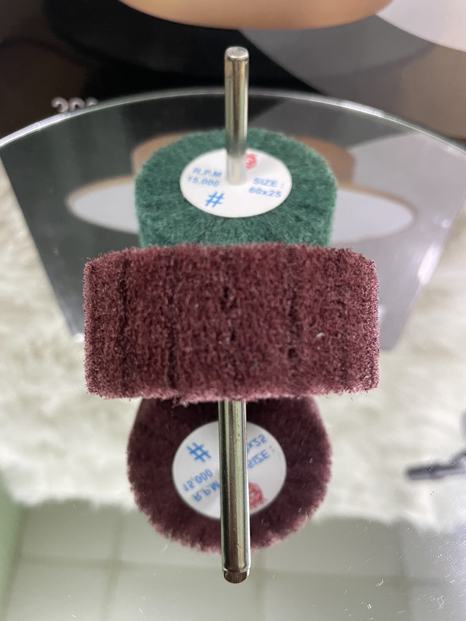 Nhám carem nỉ,Nhám trụ nỉ ,Nhám chuôi nỉ xanh đỏ kích thước 50x25mm cốt 6mm