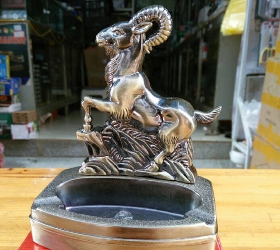 Gạt tàn thuốc Hình Dê Vàng (Bật lửa + Gạt tàn + Trang trí)