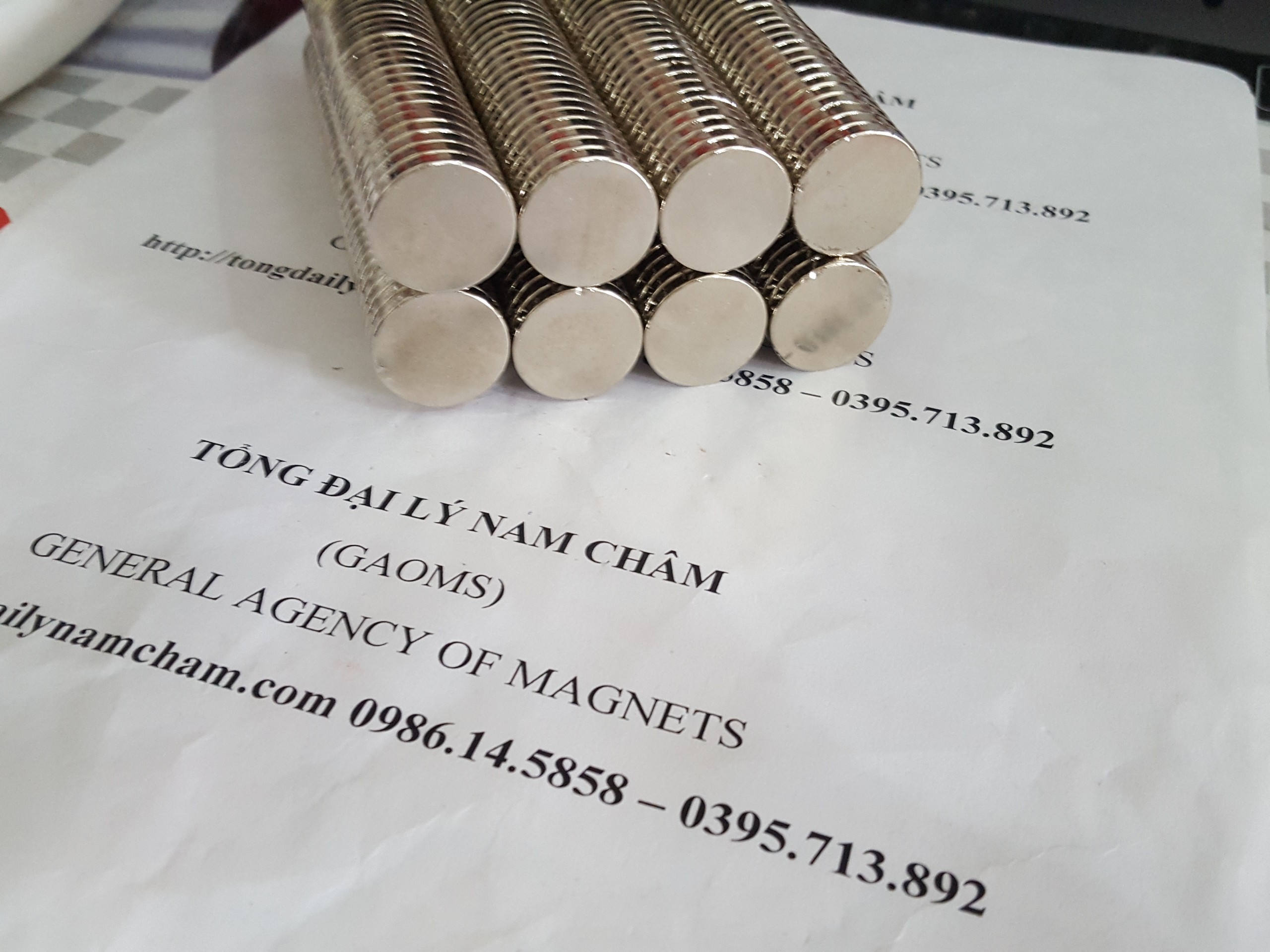 Nam châm trắng 20x2mm-10 viên
