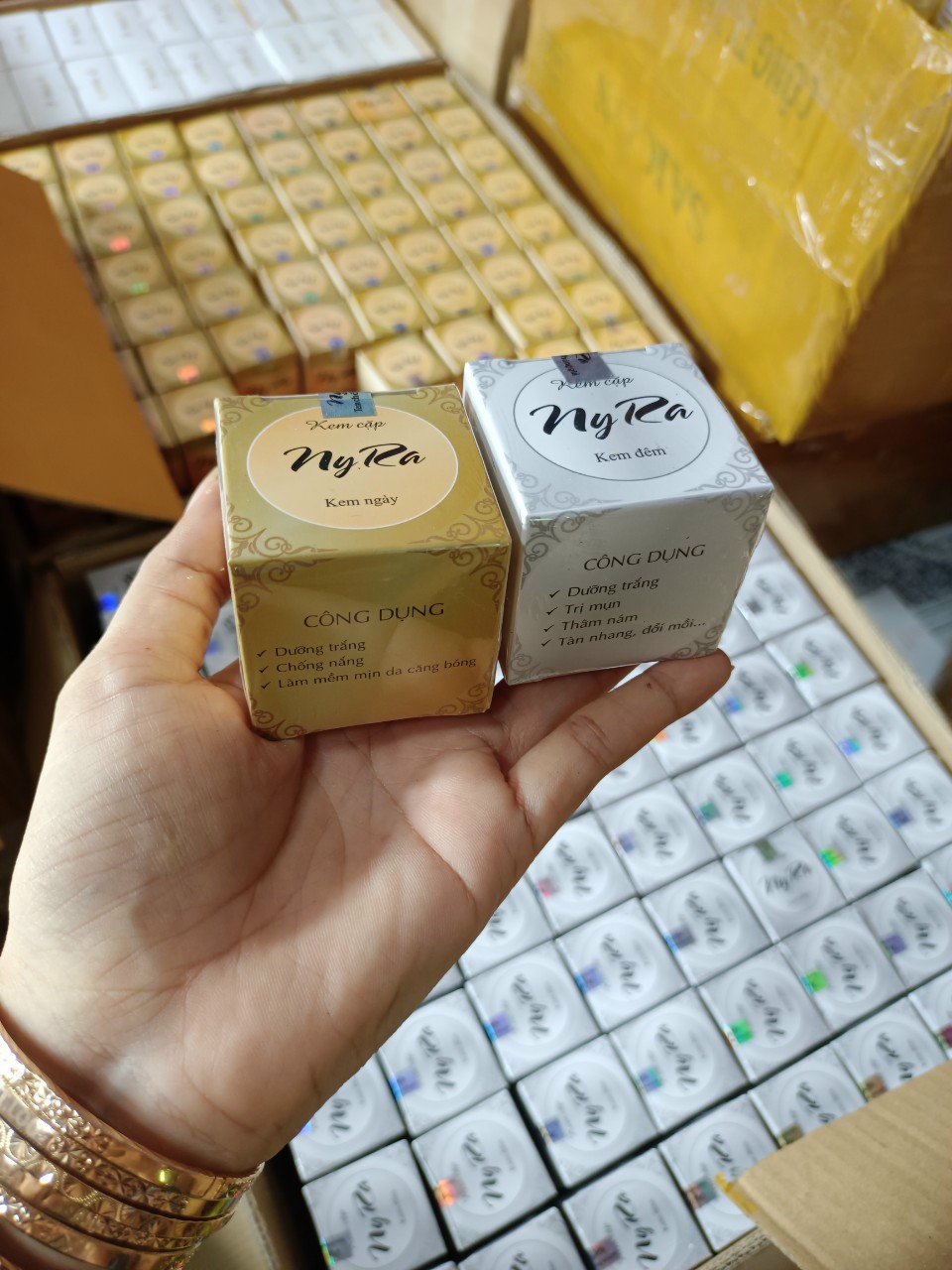 Kem cặp Nira ngày và đêm