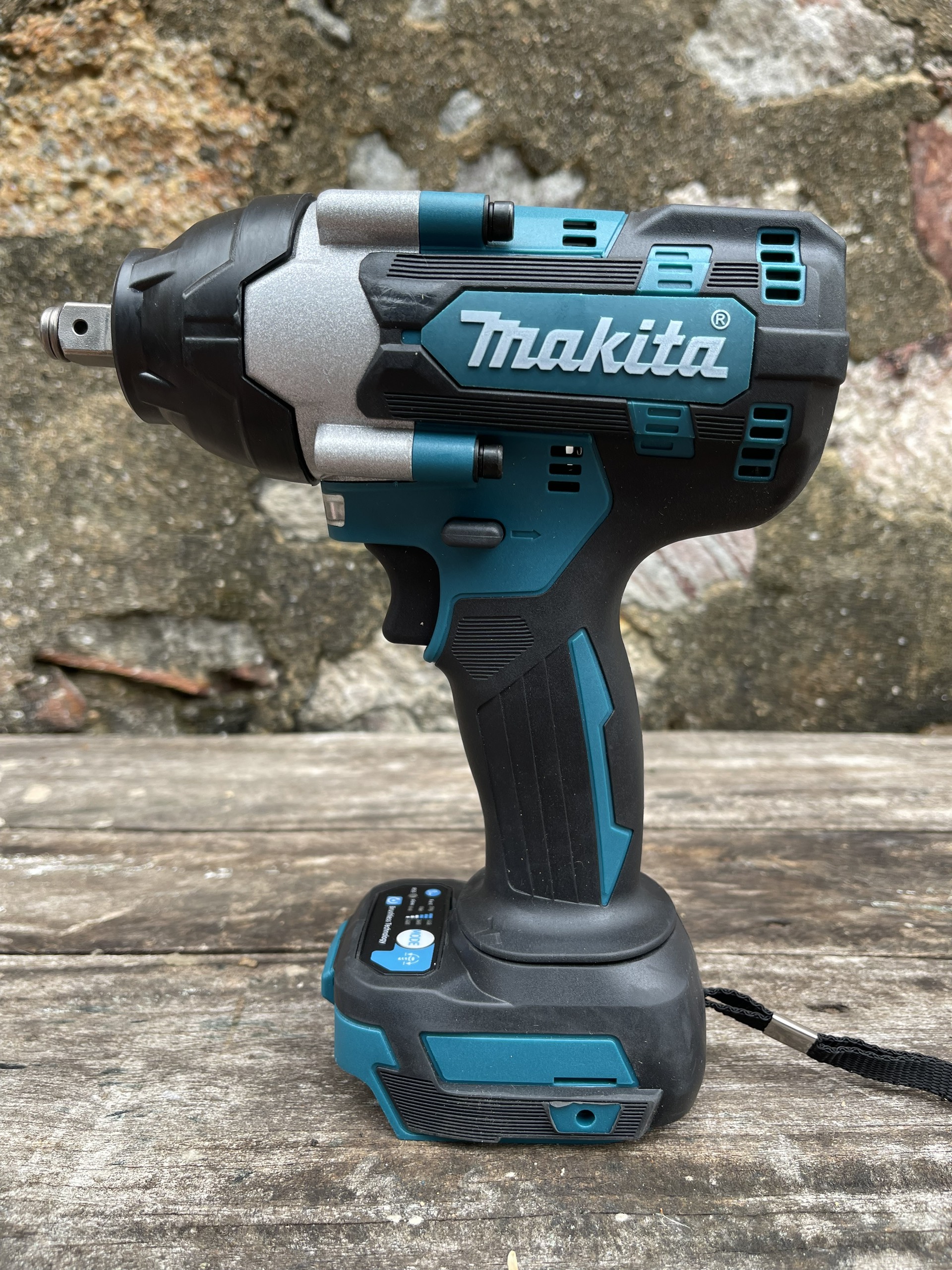 Thân máy siết bulong siêu to chân pin makita 18v lực 3300 nm. bl mở ốc 30
