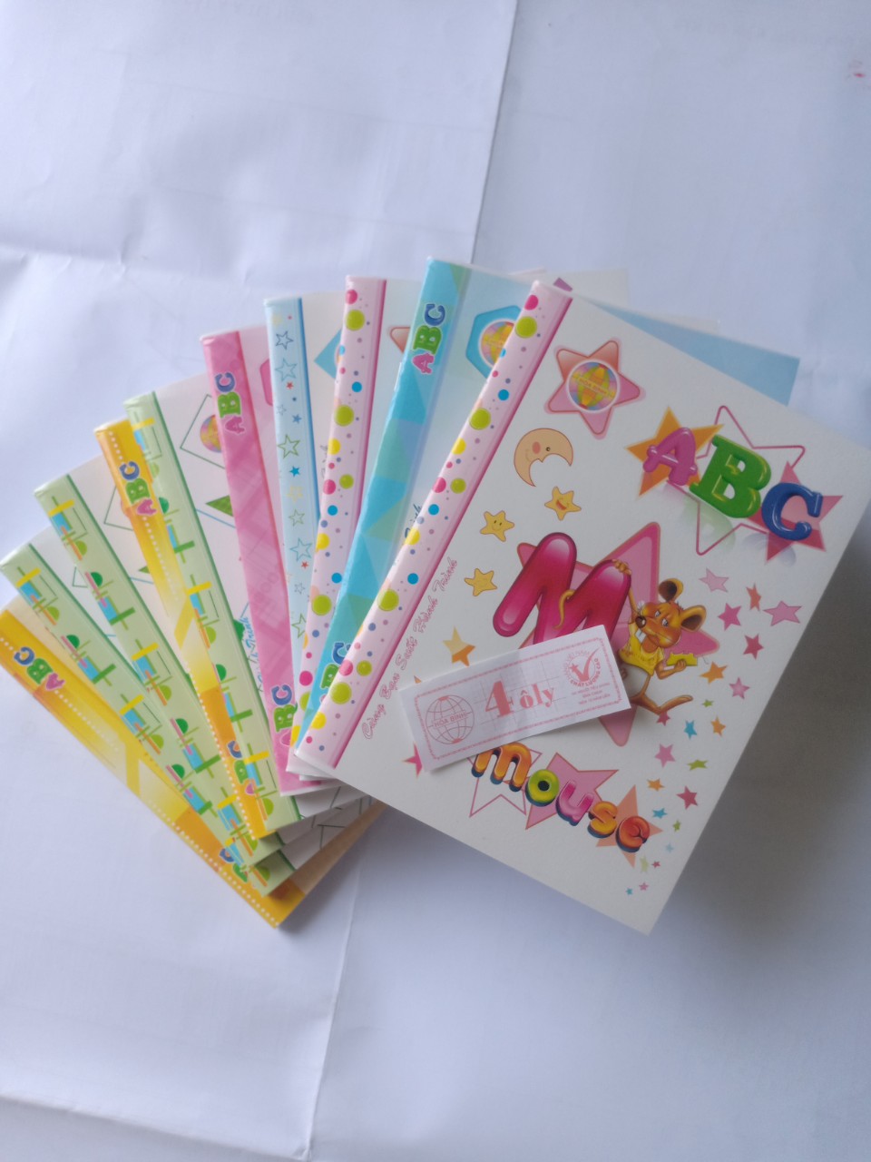 1 lốc 10 quyển Tập học sinh giá rẻ Hoà Bình ABC 96 trang ,200 trang 4 ô ly giấy trắng dày đẹp.Khách hàng đọc kỹ phân loại khi đăt hàng.