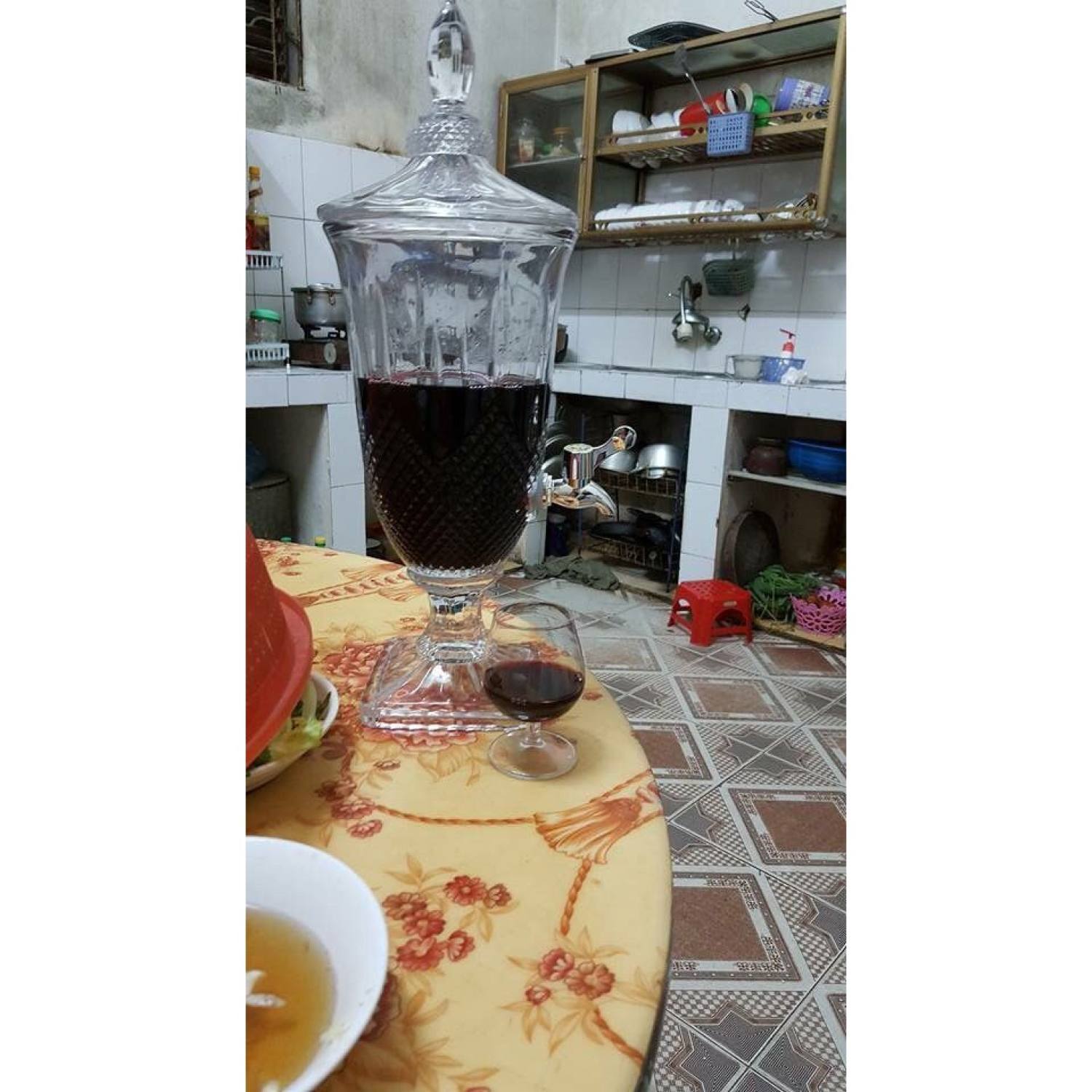 Bình thủy tinh đựng nước có vòi 2L