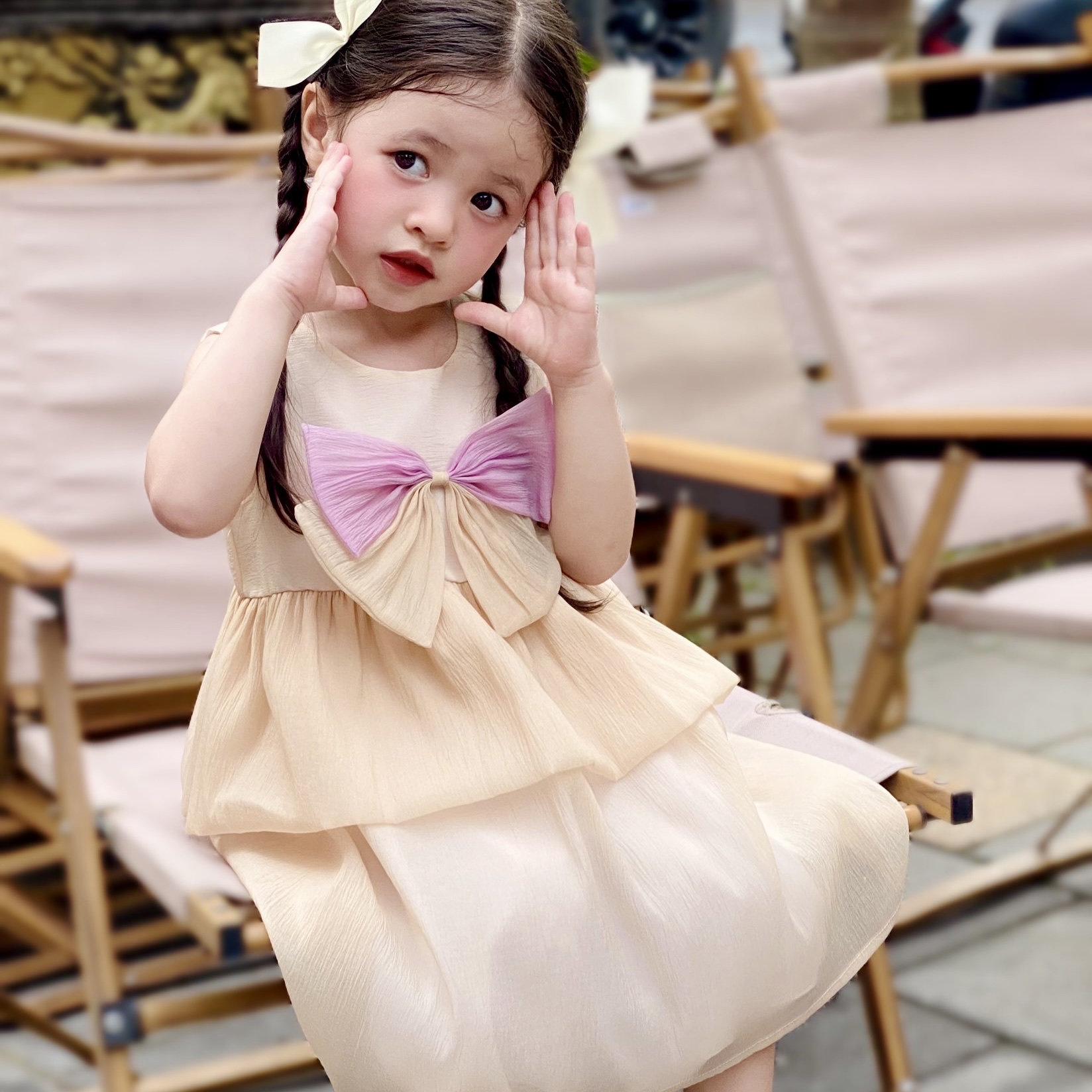 Đầm A tím tay phồngcoor tròn đính nút mặc sang