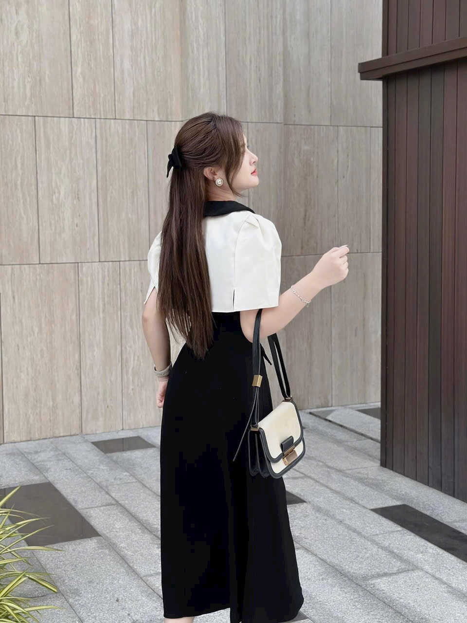 Set áo và váy hai dây chất liệu nhung