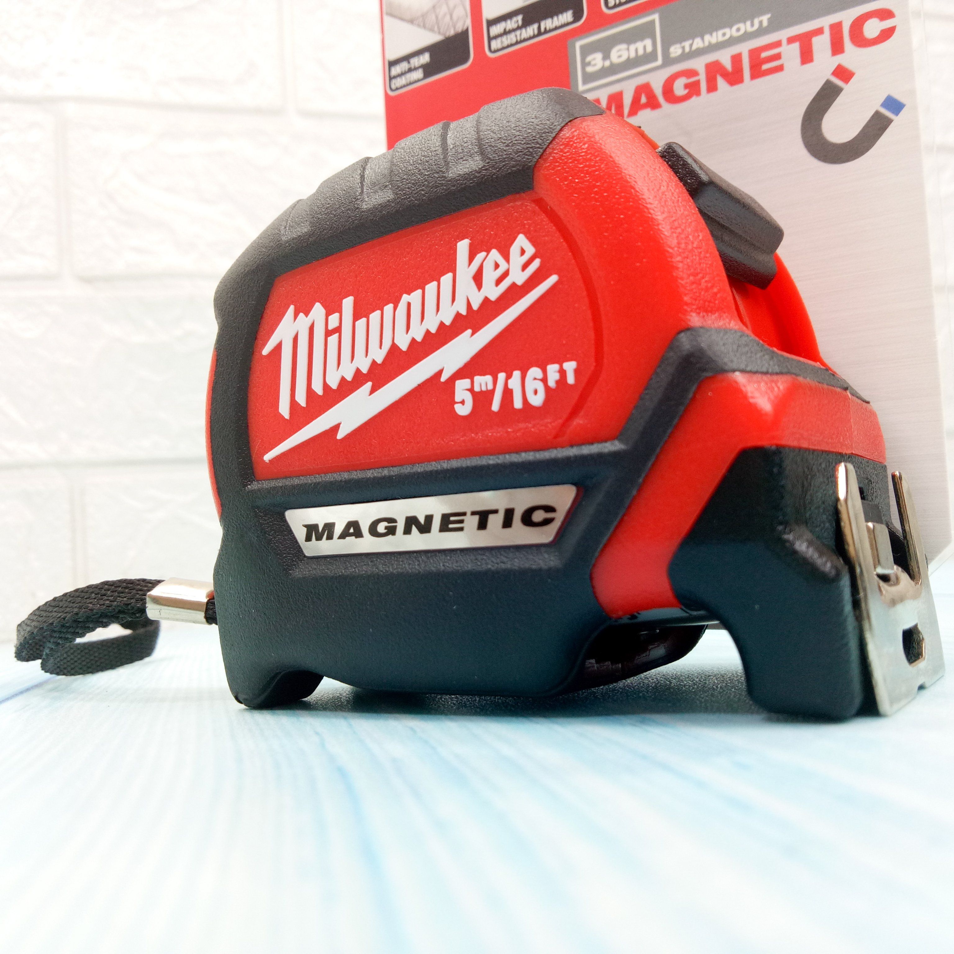 Thước cuộn Milwaukee có nam châm (Compact Magnetic)