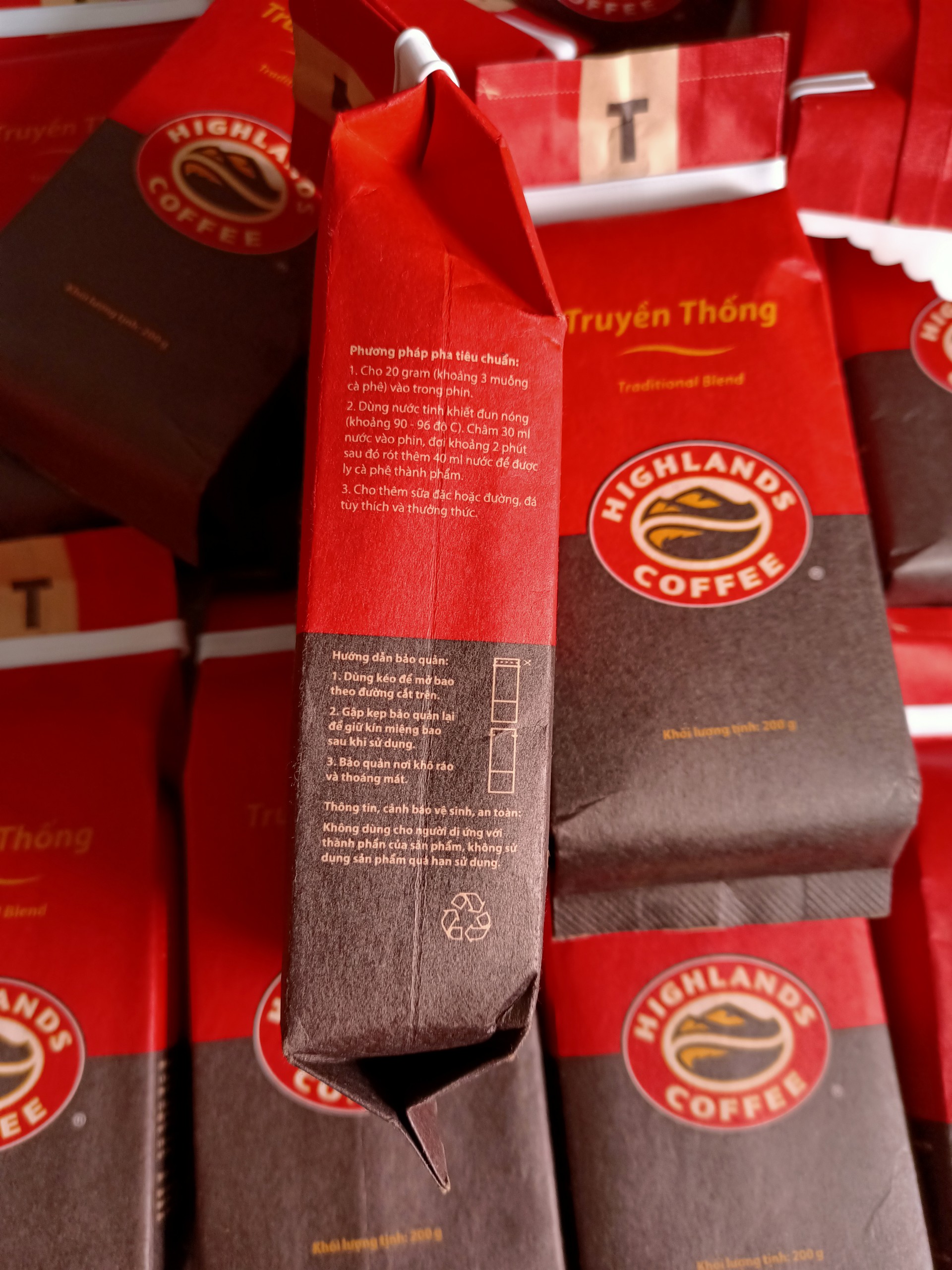 Cà phê rang xay Truyền Thống Highlands Coffee 200g