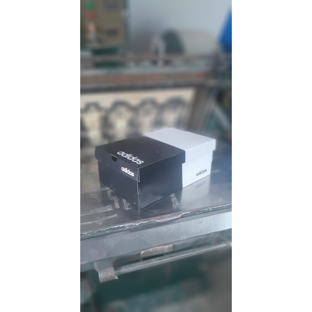 HỘP GIÀY ADIDAS 30X20,5X12CM