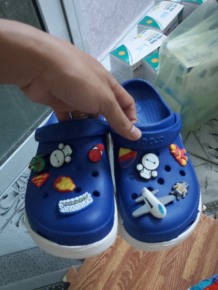 Jibbitz stick 3D gắn dép và balo