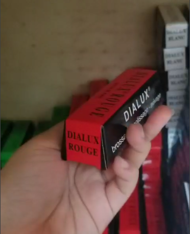 Sáp lơ đỏ đánh bóng DIALUX