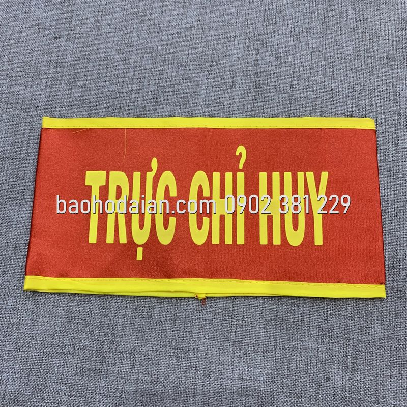 Băng rôn khẩu hiệu đeo cánh tay