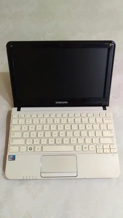 Laptop mini Samsung NC108 / Intel Atom N2600 ~ 1.6Ghz / 10.1 inch HD / Ram 2GB / Ổ cứng HDD 320G / Tặng kèm chuột không dây + lót chuột