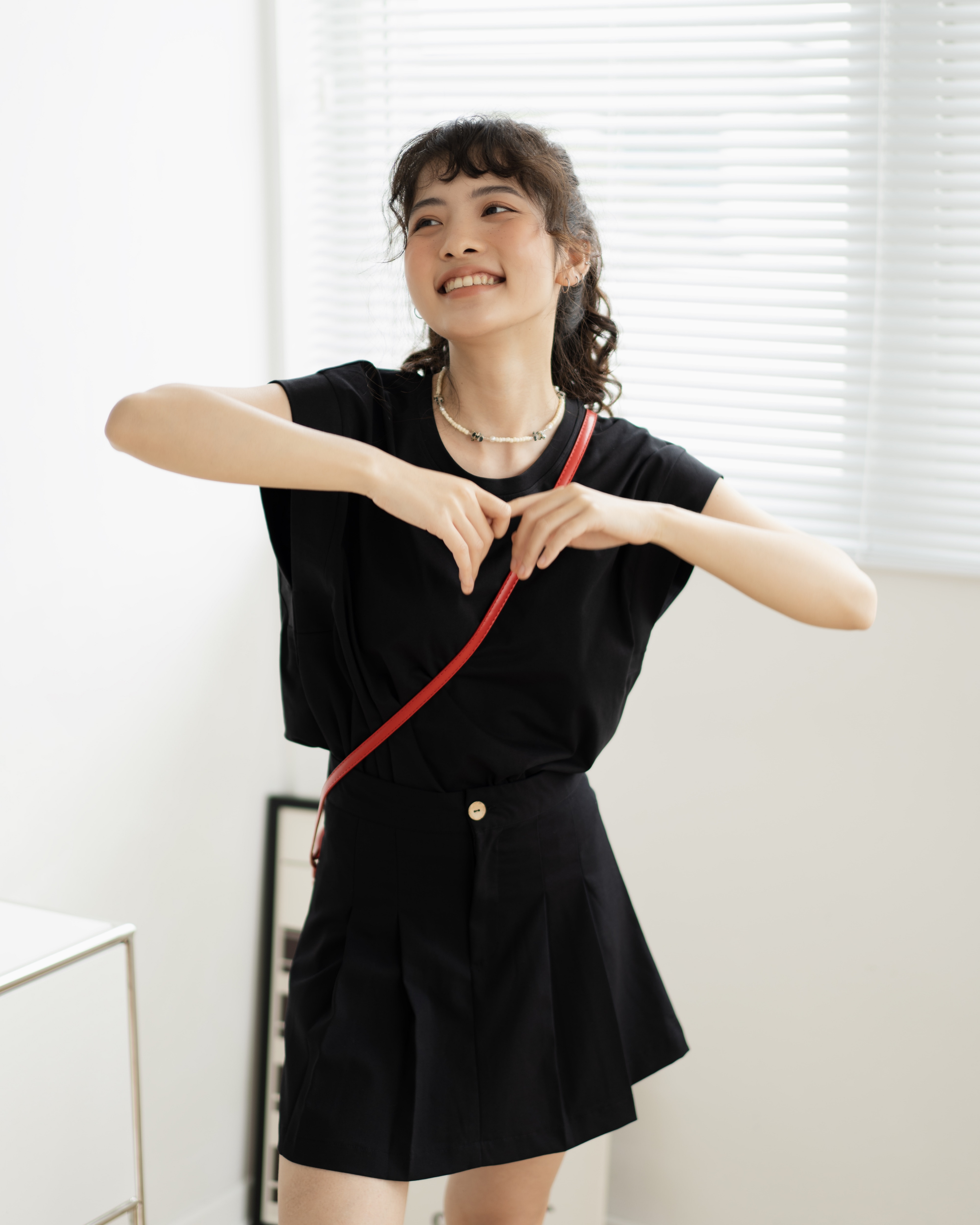 [Nhập LAZLOOK99 GIẢM 100K/500K] Chân váy ngắn 2 li form xòe có lót quần – Split Skirt – by ufo.thebasic