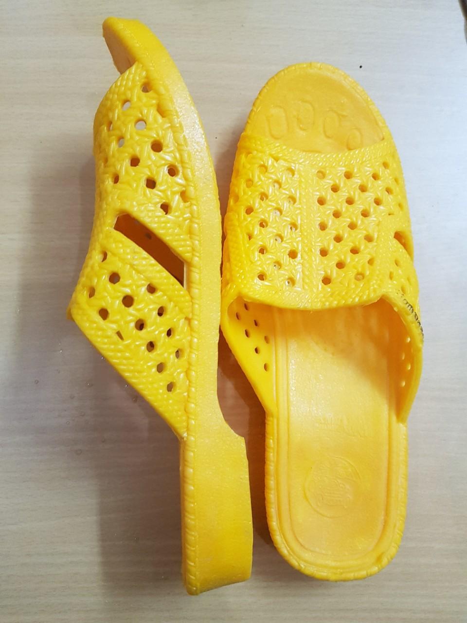 Dép tỏ ong vàng