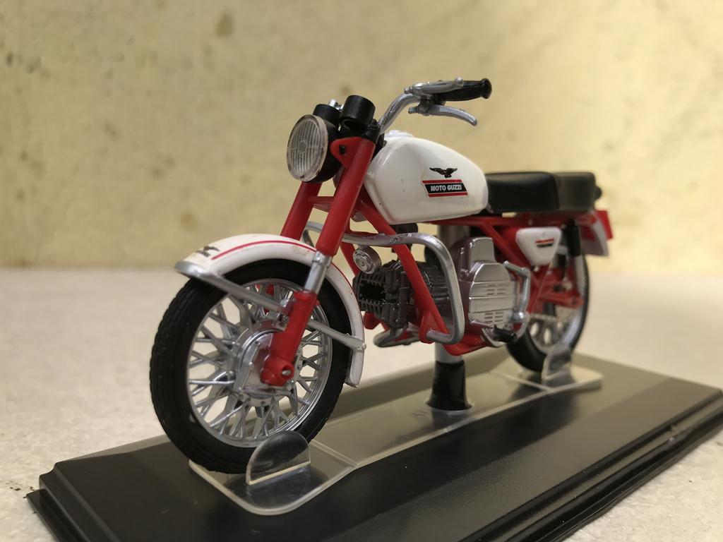 [HCM]Mô hình xe mô tô cổ GUZZI CALIFORNIA - 1:22