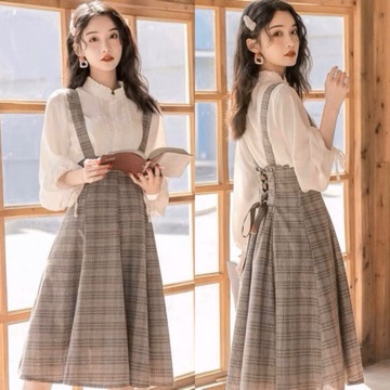 Set đầm yếm caro xám đan eo sau kèm somi trắng viền ren