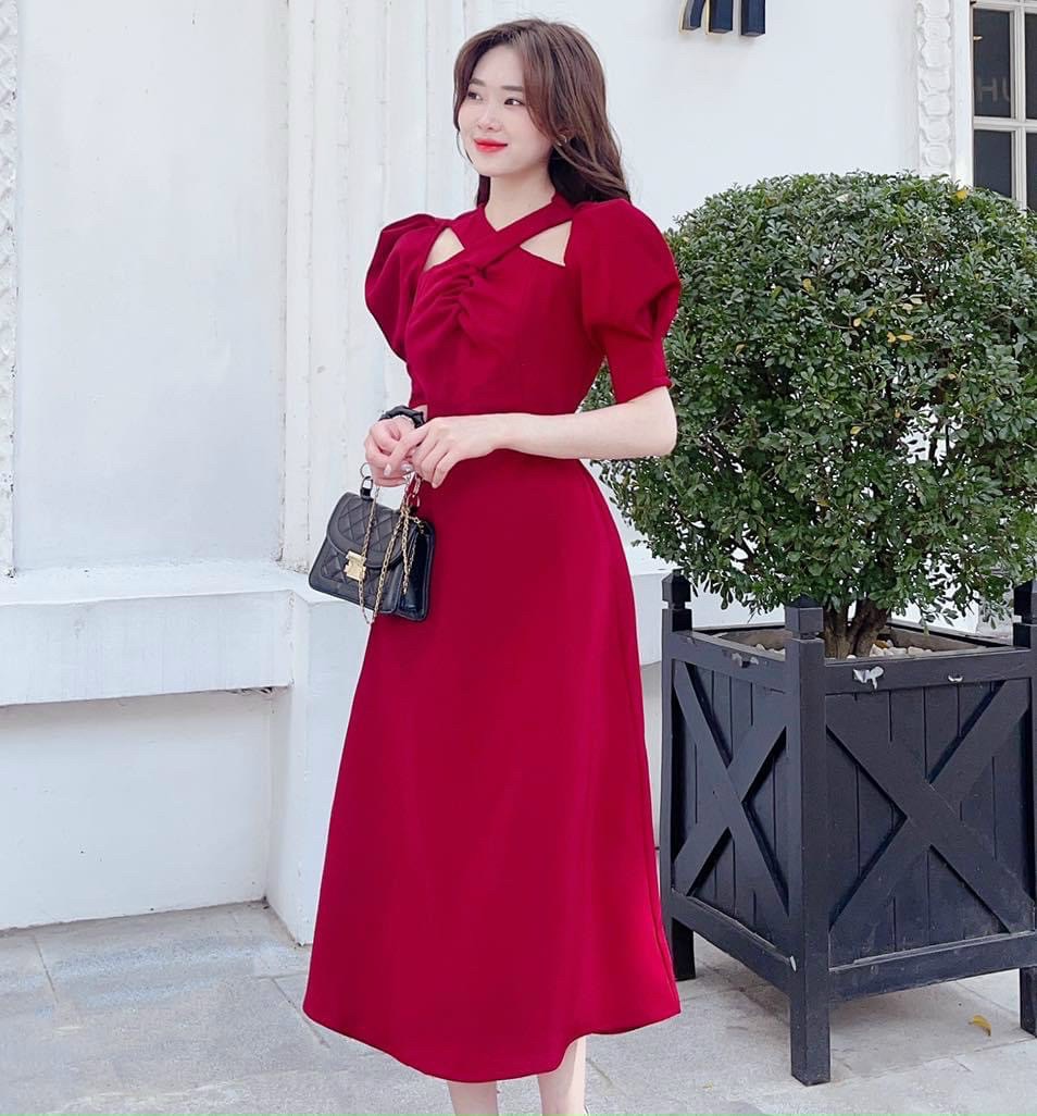 Đầm đỏ chéo cổ nhúng ngực