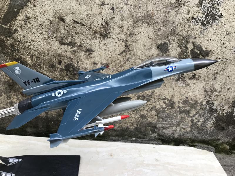 [HCM]Mô hình Máy báy Tiêm kich F-16. 1:72-ABS