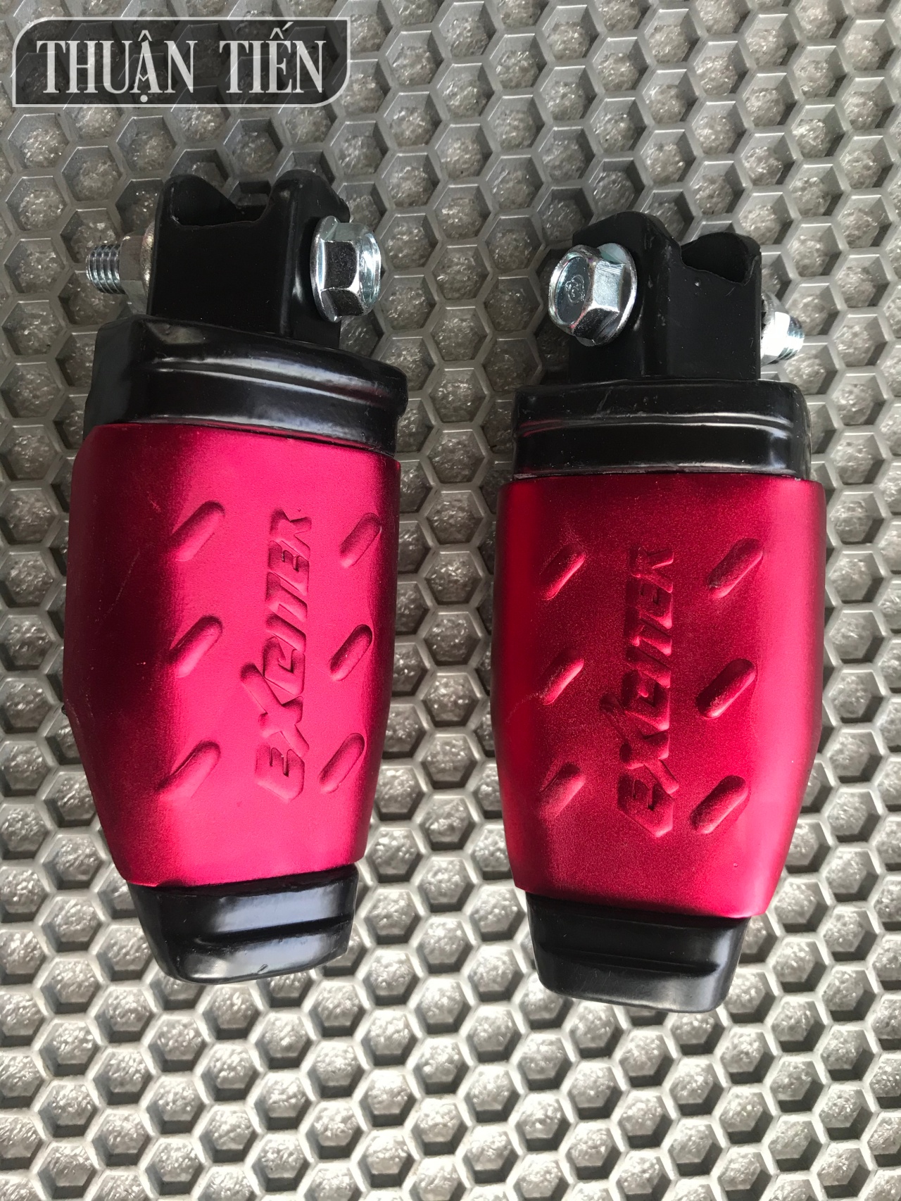 Exciter 135 front foot pegs (2011 -2014) solid color aluminum