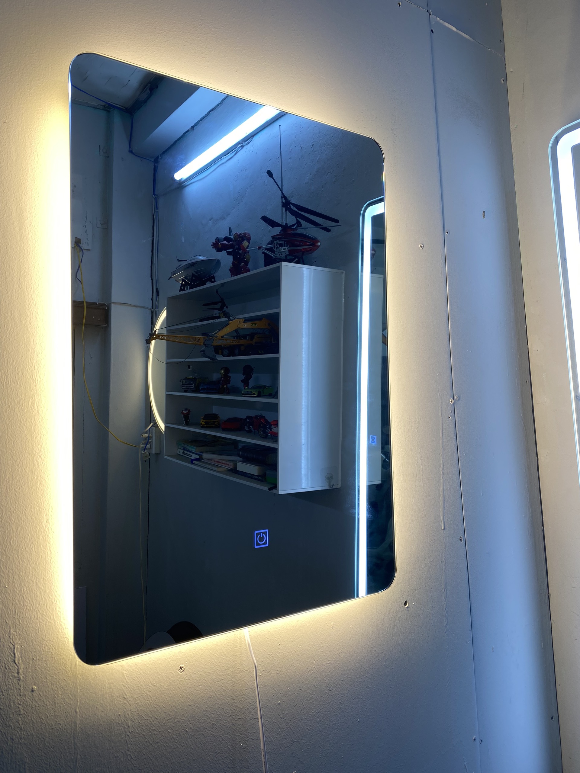 Gương hậu led hắt sau bàn phấn, lavabo