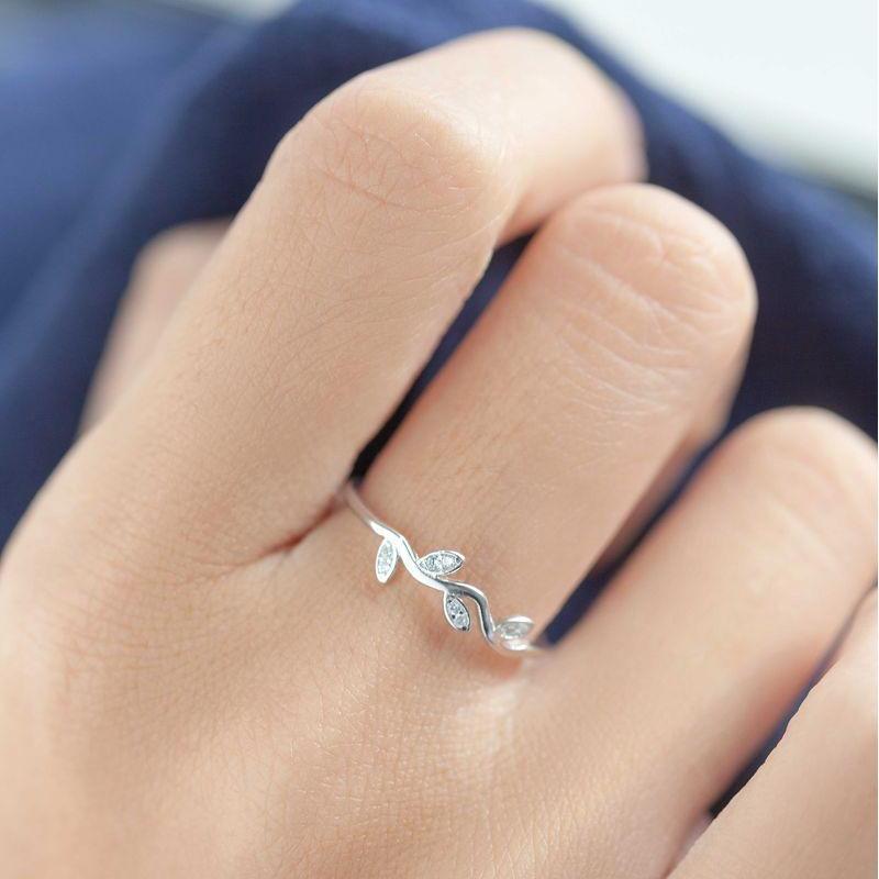 Nhẫn Tay Blue Peach 4 Lá Đá Chìm NT2015