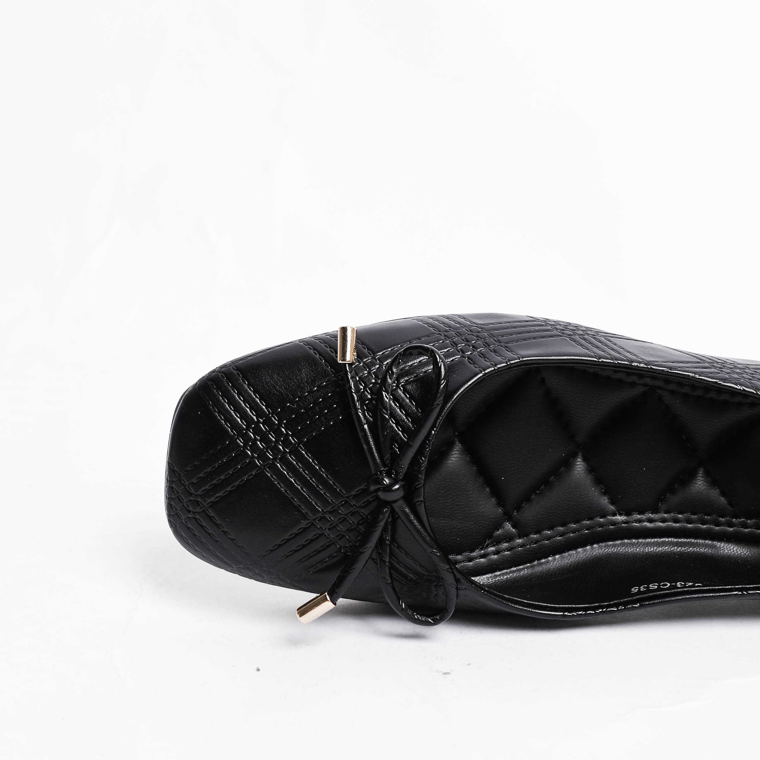 Giày bít da mềm Bitis nữ
