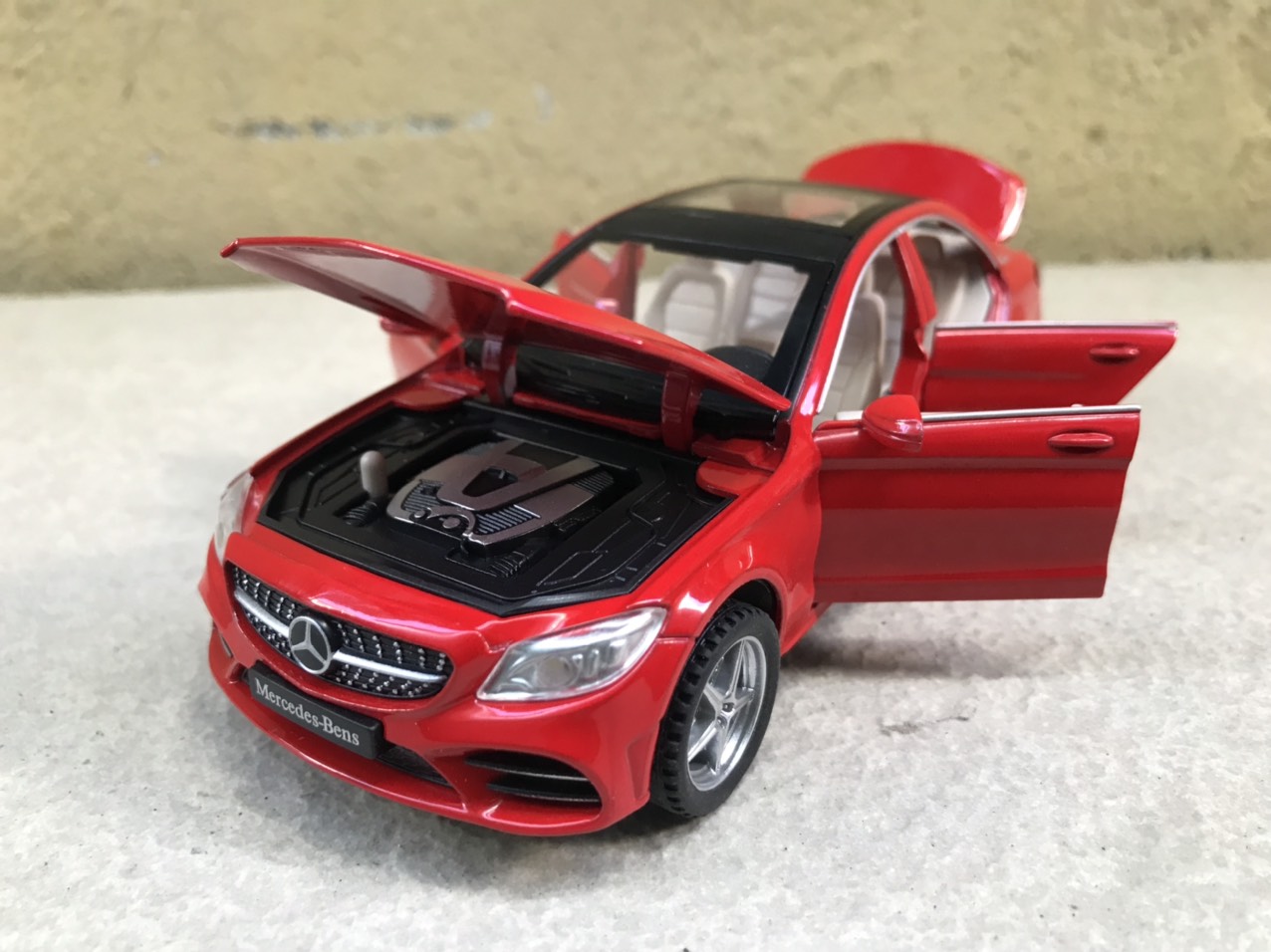 [HCM]Mô hình xe ô tô Mercedes C260L 1:32
