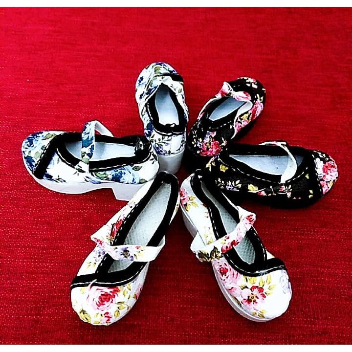 Giầy cho búp bê 60cm họa tiết hoa cổ điển