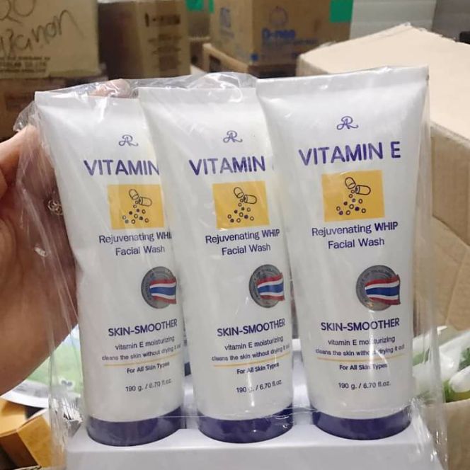 Sữa rữa mặt vitamin E Thái lan 190g hàng chuẩn