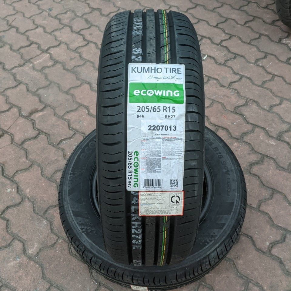 Lốp ô tô 205/65r15 kumho 94v kh27