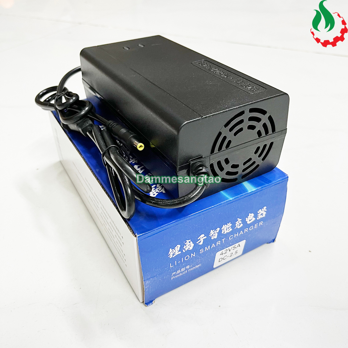 Sạc 10S 5A 42V dùng cho pin Li-ion 3.7V (Có quạt)