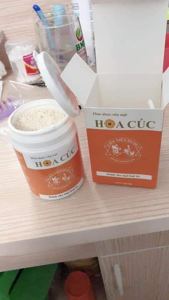BỘT RỮA MẶT HOA CÚC