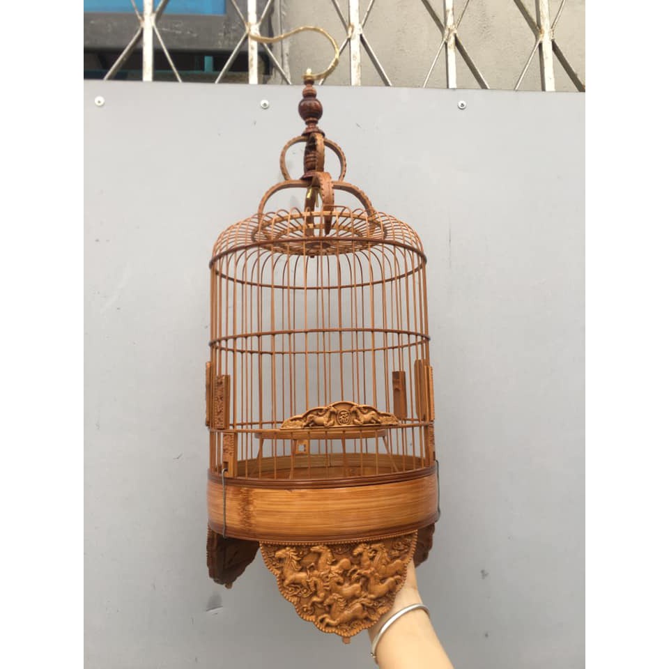 Lồng chim khuyên tre đục tinh xảo