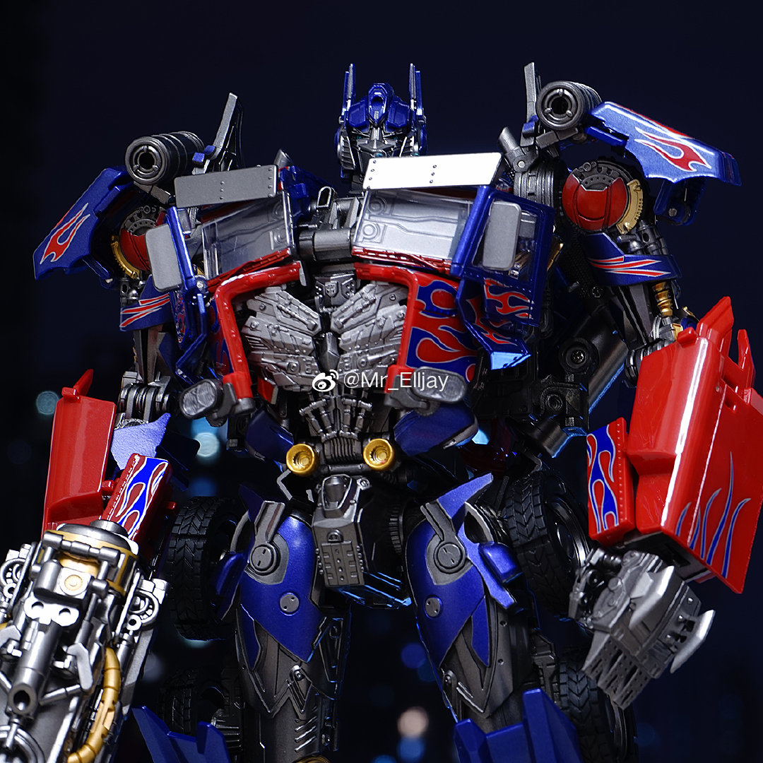 Mô hình Transformers Optimus Prime BMB LS03F