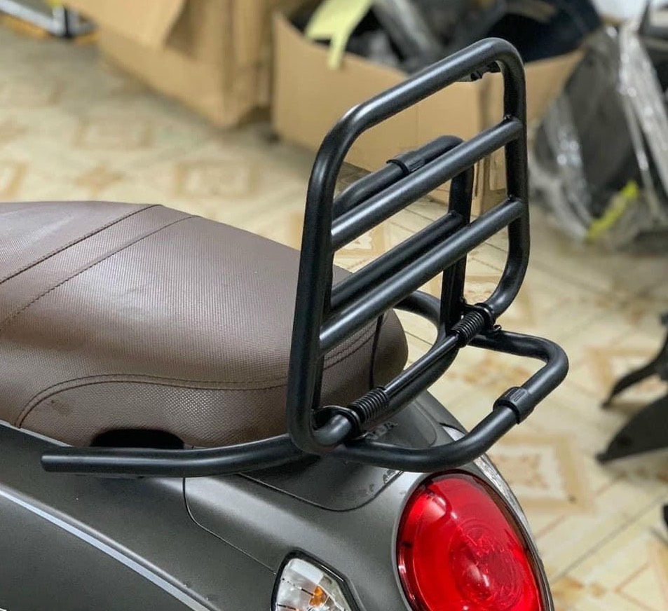 Baga cảng sau Scoopy kiểu Vespa có tựa