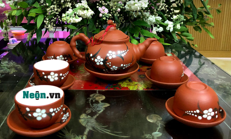 Ấm chén tử sa Bát Tràng họa tiết đào AC58
