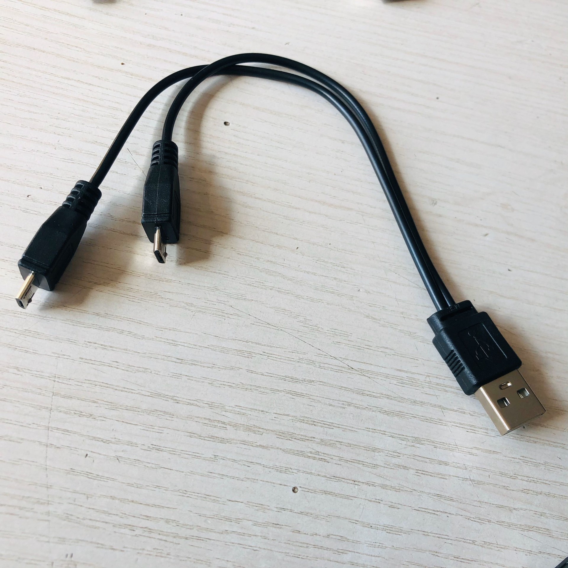 Cáp sạc USB ra 2 đầu micro ( V8)