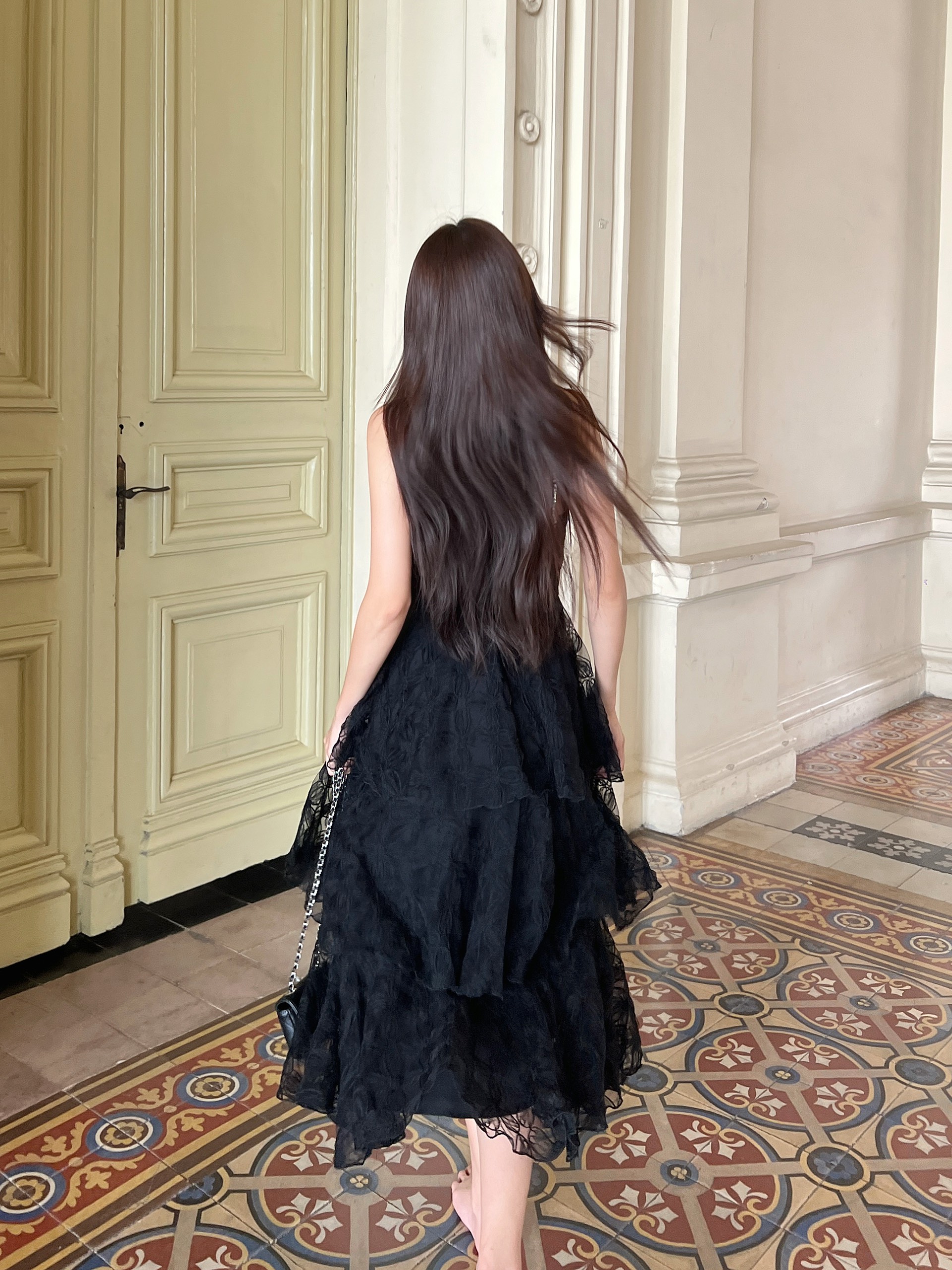 COCO SIN - Đầm Ren 2 Dây Tầng Đen Đính Đá