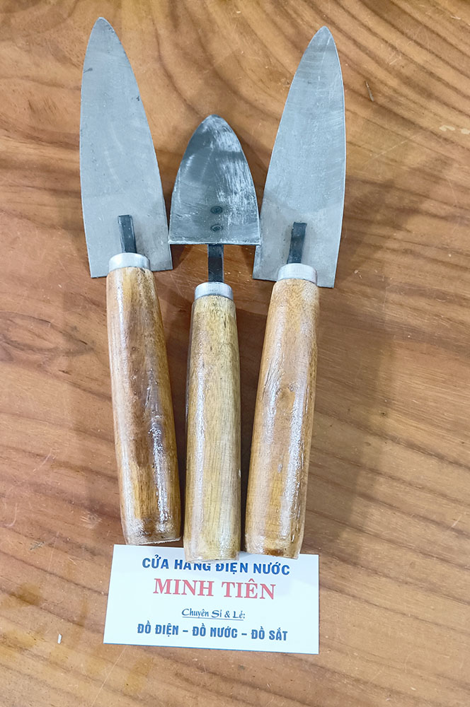 Bay chỉ lưỡi thép cán gỗ kích thước 25 x 4.2 cm