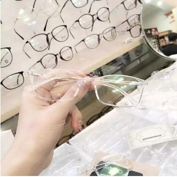 [HCM]Mắt kính gọng nhựa nhỏ trong suốt kiểu dáng đẹp