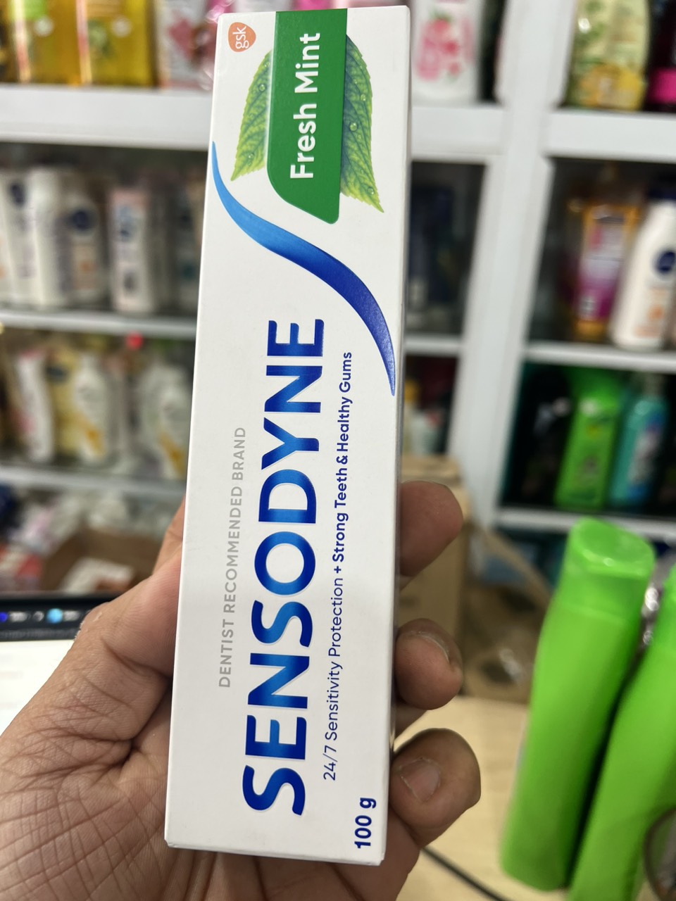 Kem đánh răng Sensodyne Fresh Mint giảm ê buốt 24/7 100g