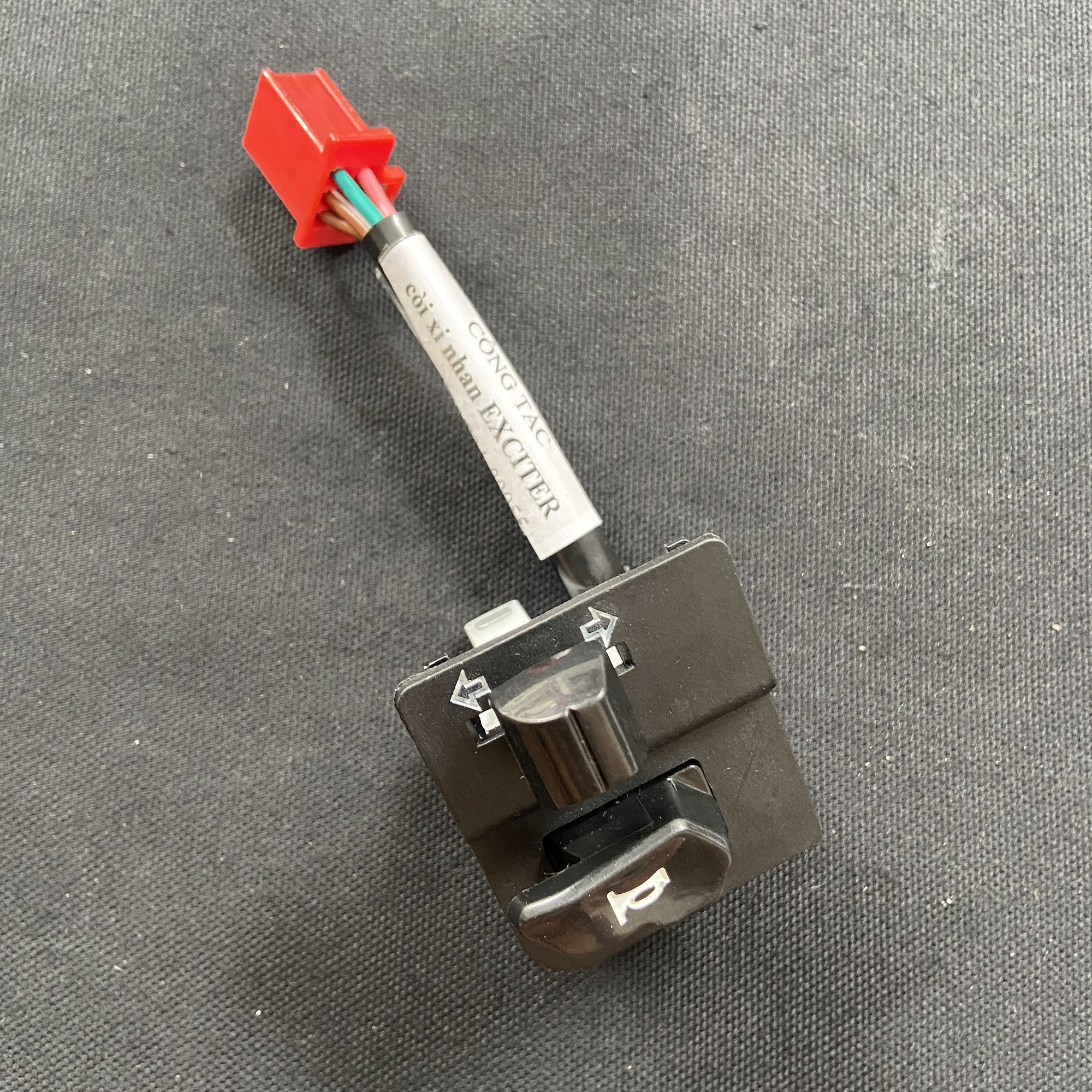 Cùm công tắc xe máy, cùm nút nhấn xinhan sang đường và còi xe EXCITER 150 đời 2015 đến nay