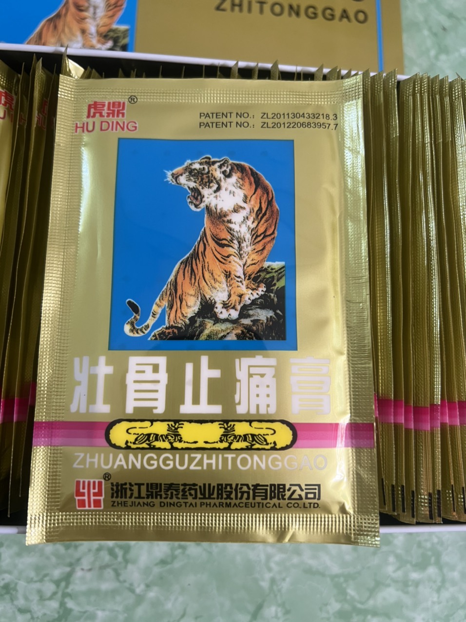 Cao dán con hổ combo 10 gói 40 miếng -